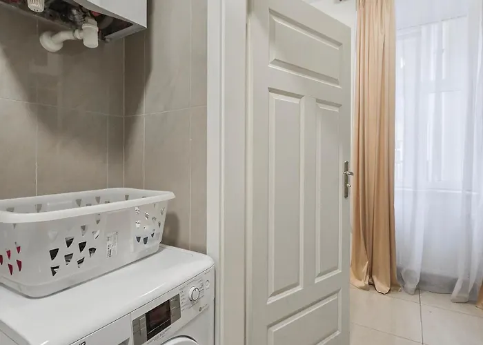 Two-bedroom Balcony Retreat For 4 Near Millennium Tower Apartment Wien