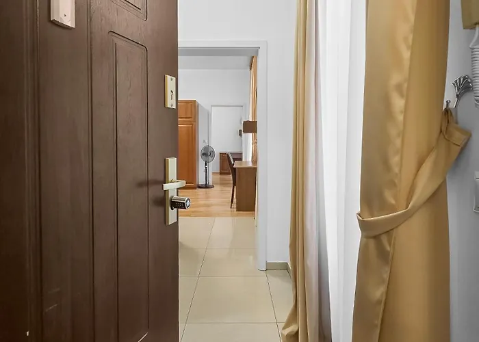 Two-bedroom Balcony Retreat For 4 Near Millennium Tower * Wien