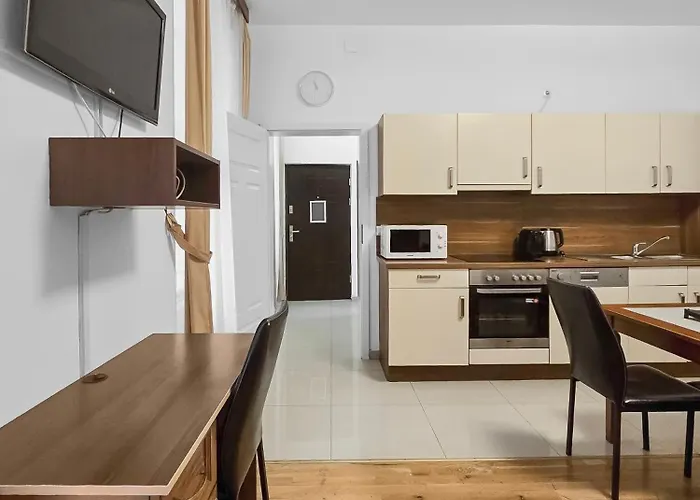 Two-bedroom Balcony Retreat For 4 Near Millennium Tower Apartment Wien