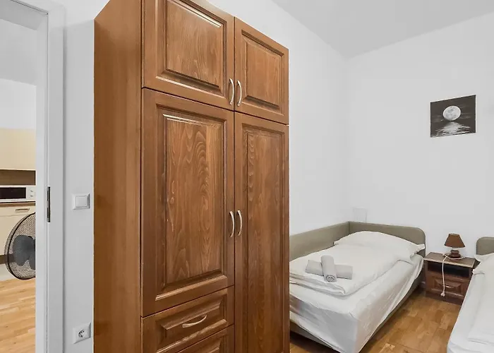 Two-bedroom Balcony Retreat For 4 Near Millennium Tower * Wien