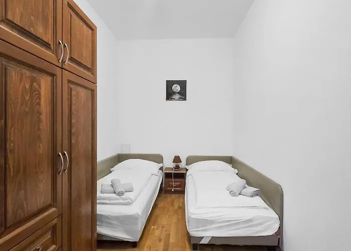 Two-bedroom Balcony Retreat For 4 Near Millennium Tower Wien