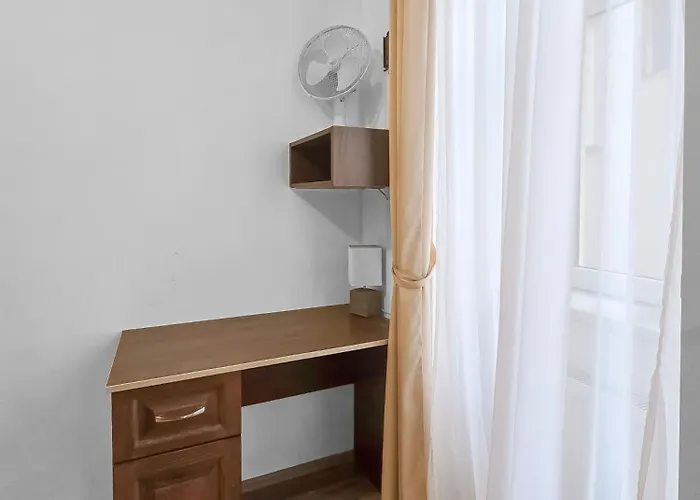 Two-bedroom Balcony Retreat For 4 Near Millennium Tower Apartment *