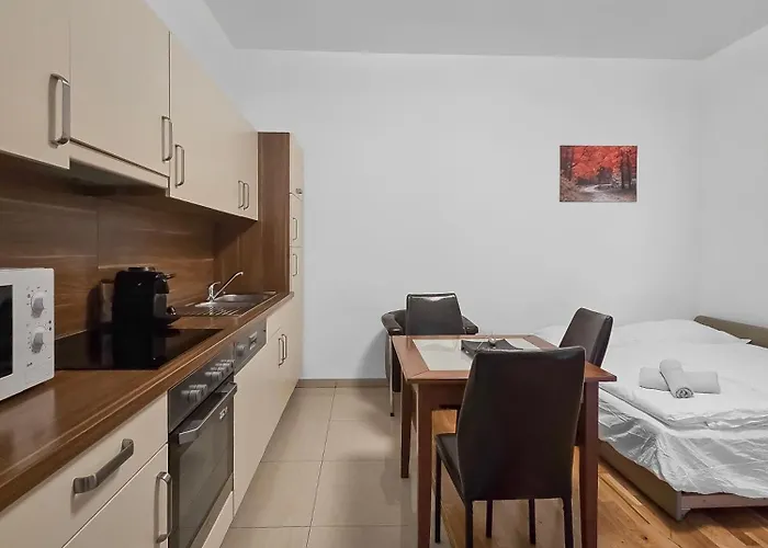 Two-bedroom Balcony Retreat For 4 Near Millennium Tower Apartment Wien