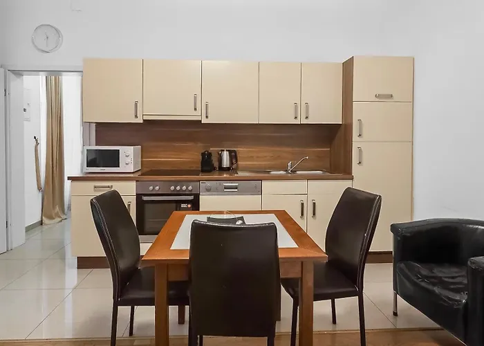 Two-bedroom Balcony Retreat For 4 Near Millennium Tower Apartment *